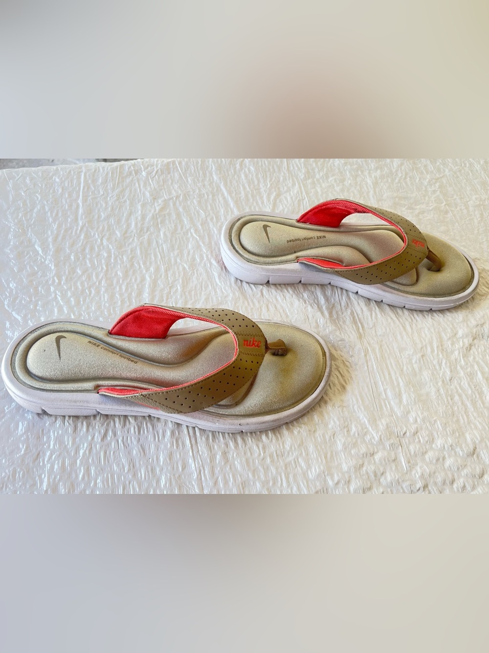 Nike Metallic Gold and Coral Thong Sandals - Picture 2 of 4